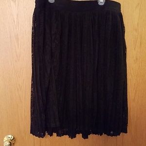 Torrid sz 3 black lace mid skirt